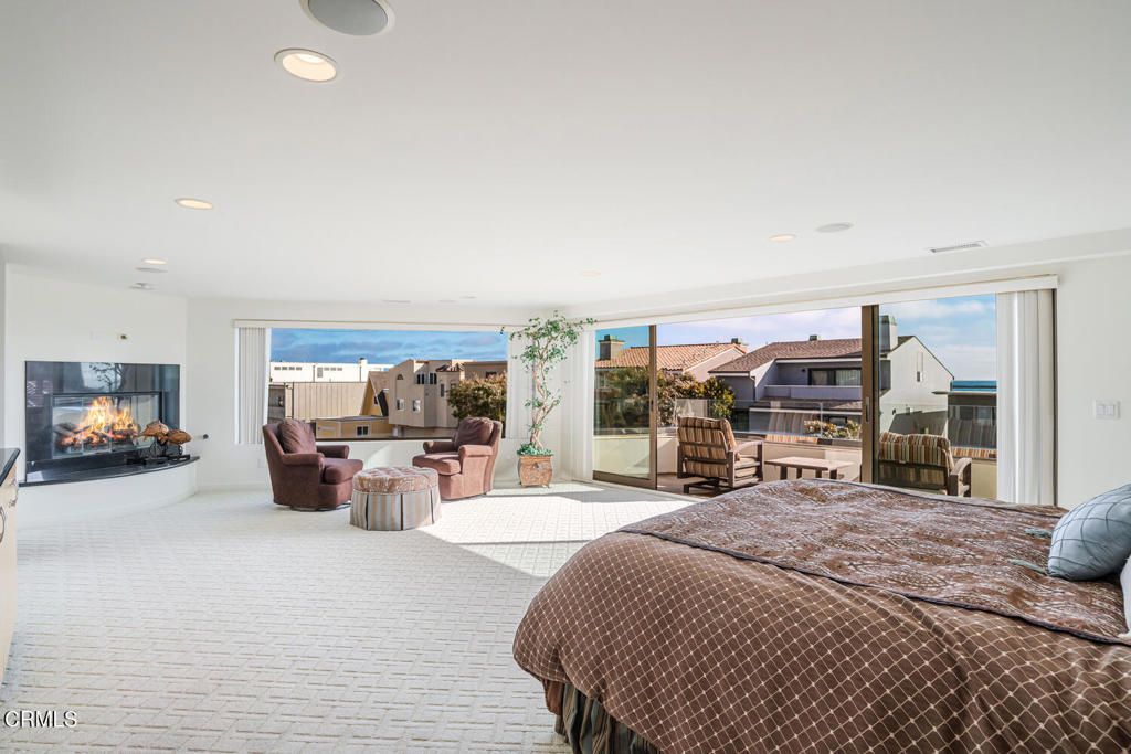 Bedroom, Fireplace, Interior, Recessed Lighting, Water