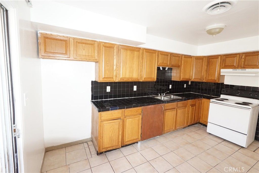 Interior, Kitchen, Tile Countertops
