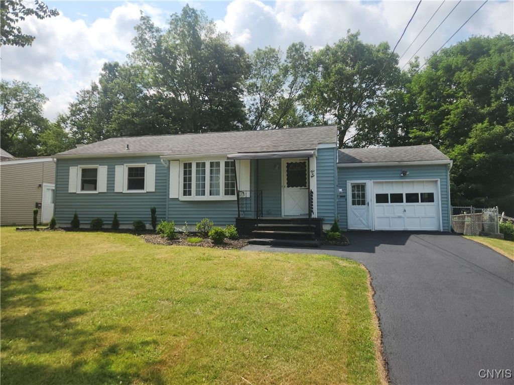 Attached, Exterior, Facade, Ranch
