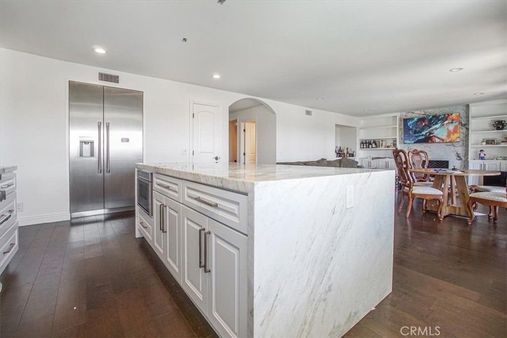 Dining room, Interior, Kitchen, Recessed Lighting, Stainless Steel Appliances, Wood Texture Flooring
