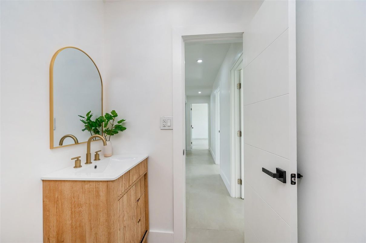 Bathroom, Interior, Recessed Lighting