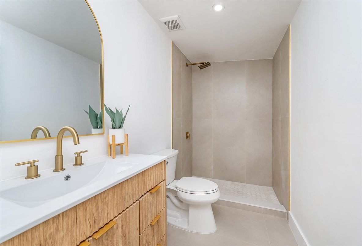 Bathroom, Interior, Recessed Lighting