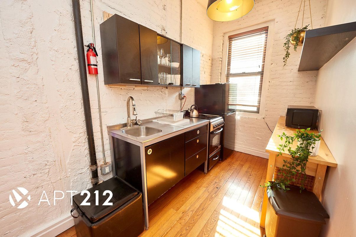 Interior, Kitchen, Pendant Lights, Wood Texture Flooring
