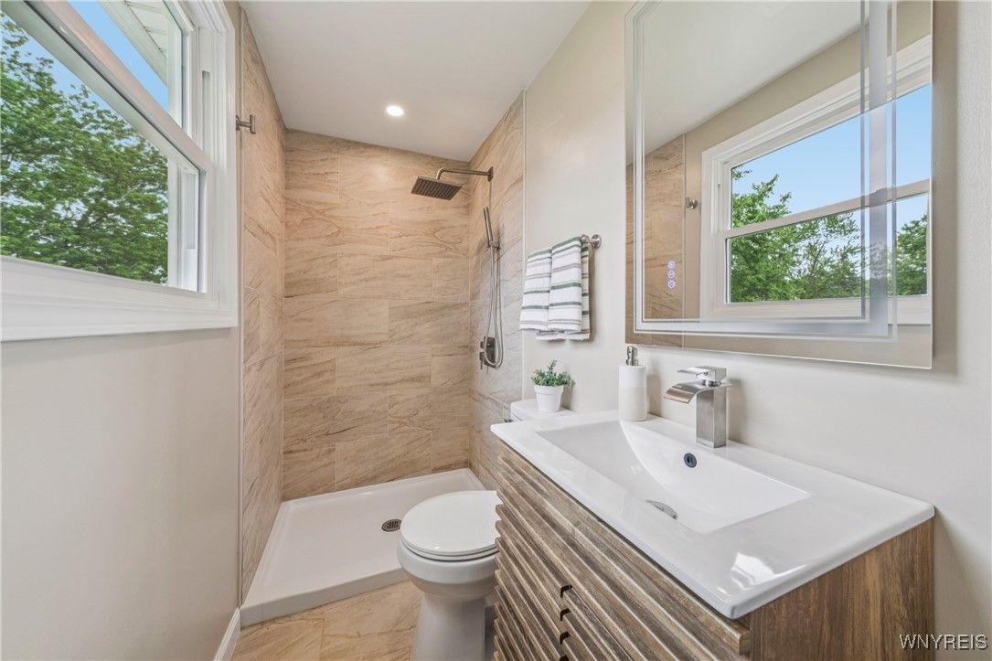 Bathroom, Interior, Marble Walls, Recessed Lighting