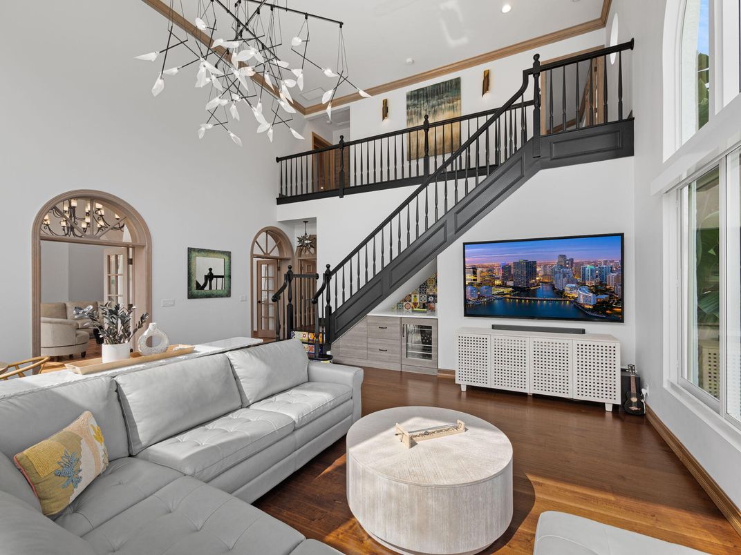 Interior, Living room, Pendant Lights, Recessed Lighting, Wood Texture Flooring