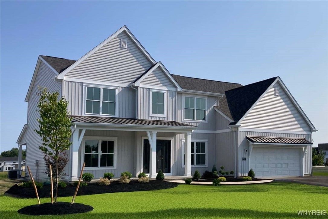Attached, Exterior, Facade, Farmhouse