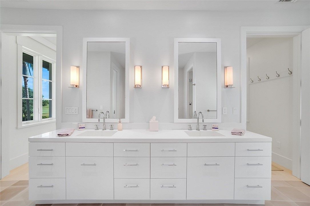 Bathroom, Dual Sink Vanities, Interior