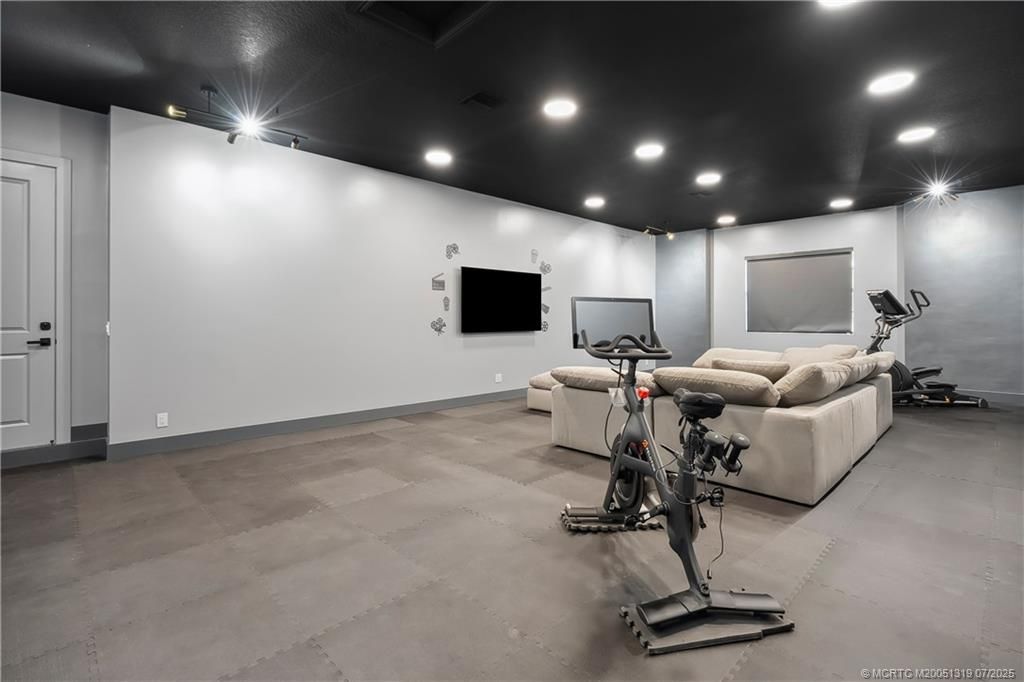 Fitness Equipment, Interior, Living room, Recessed Lighting
