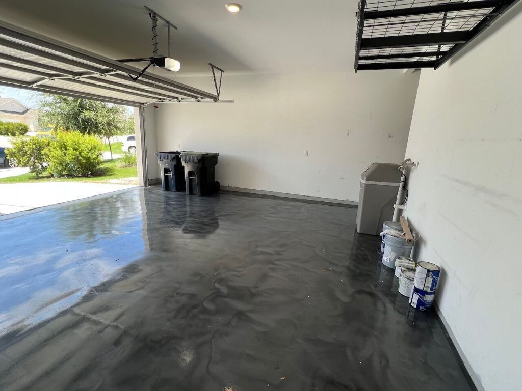Garage, Interior