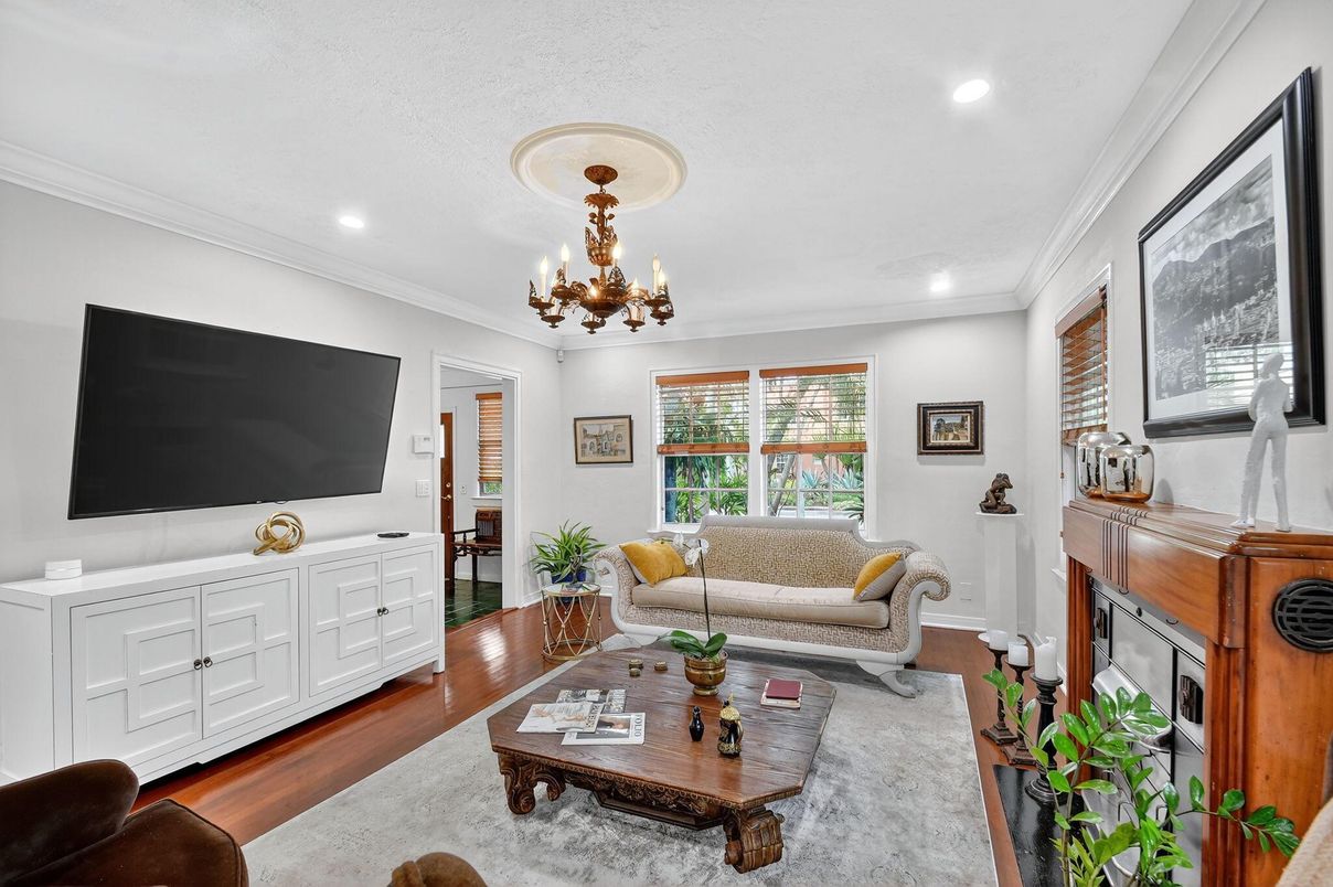 Chandelier, Interior, Living room, Recessed Lighting, Wood Texture Flooring
