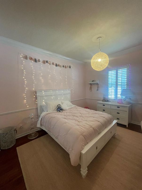 Bedroom, Interior, Pendant Lights, Wood Texture Flooring