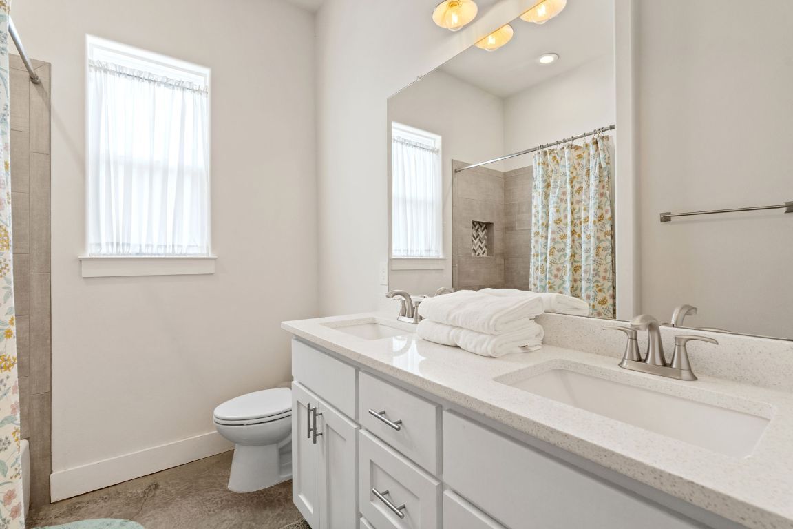 Bathroom, Dual Sink Vanities, Interior, Recessed Lighting