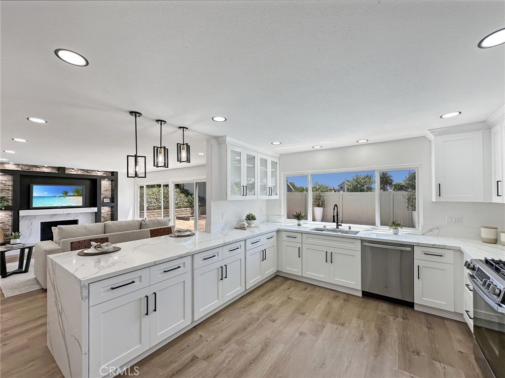 Dining room, Interior, Kitchen, Pendant Lights, Recessed Lighting, Stainless Steel Appliances, Wood Texture Flooring