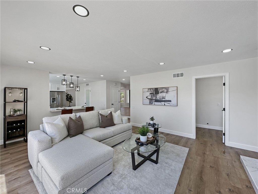Interior, Kitchen, Living room, Pendant Lights, Recessed Lighting, Wood Texture Flooring