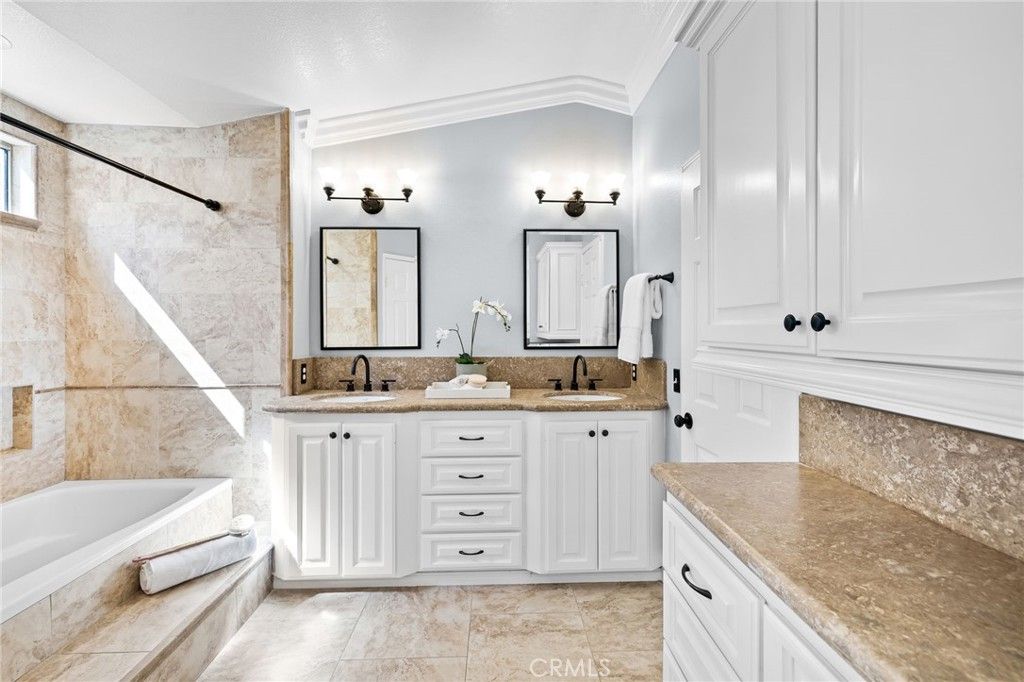 Bathroom, Dual Sink Vanities, Interior