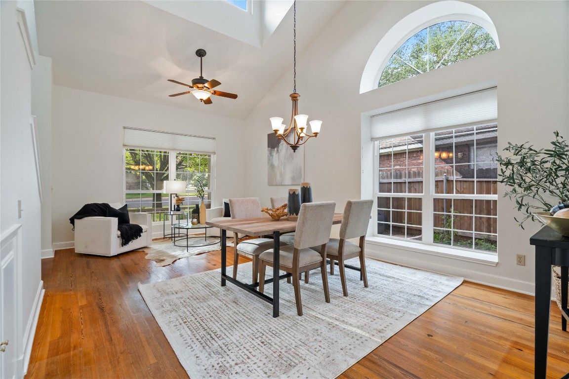 Chandelier, Dining room, Interior, Living room, Pendant Lights, Wood Texture Flooring