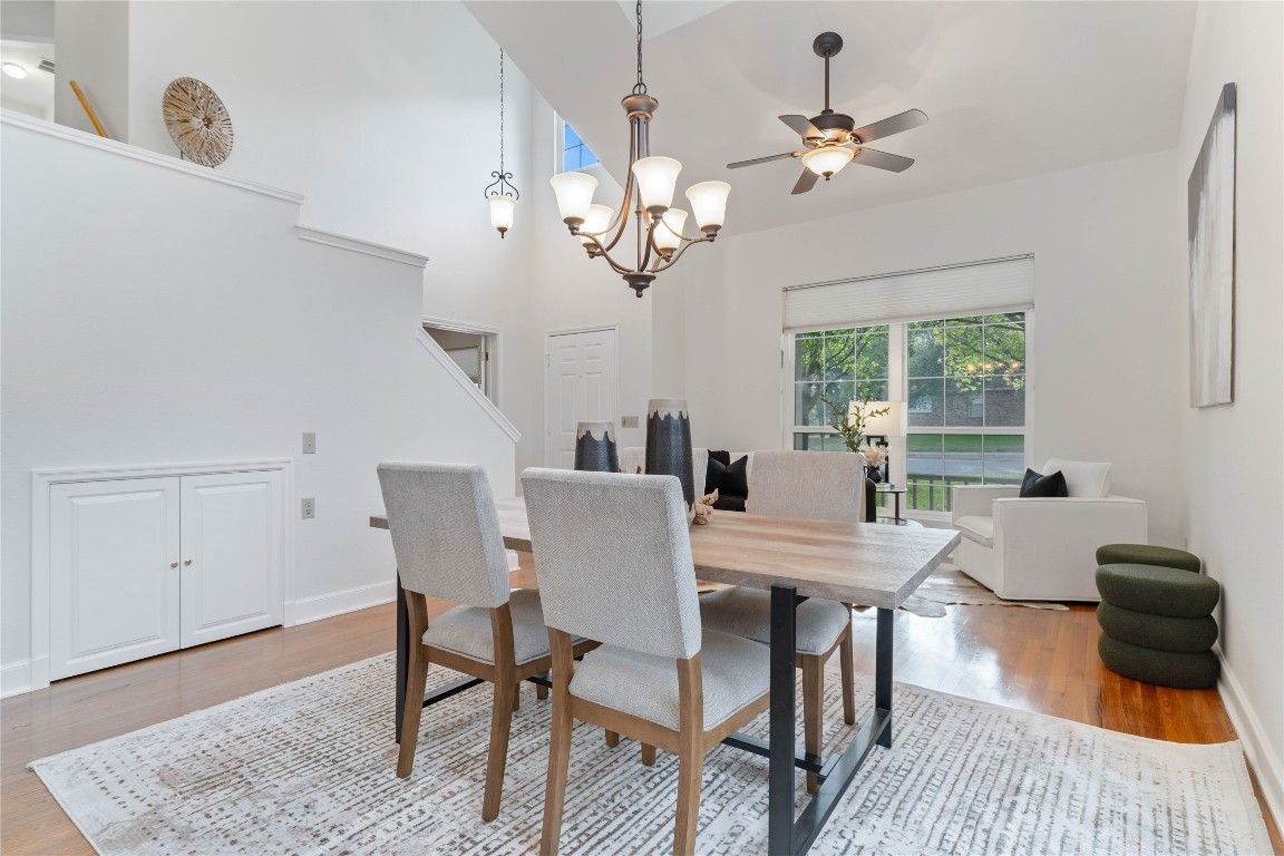 Chandelier, Dining room, Interior, Living room, Pendant Lights, Wood Texture Flooring