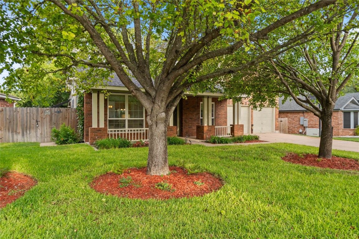Attached, Backyard, Exterior, Facade, Brick Facade, Ranch