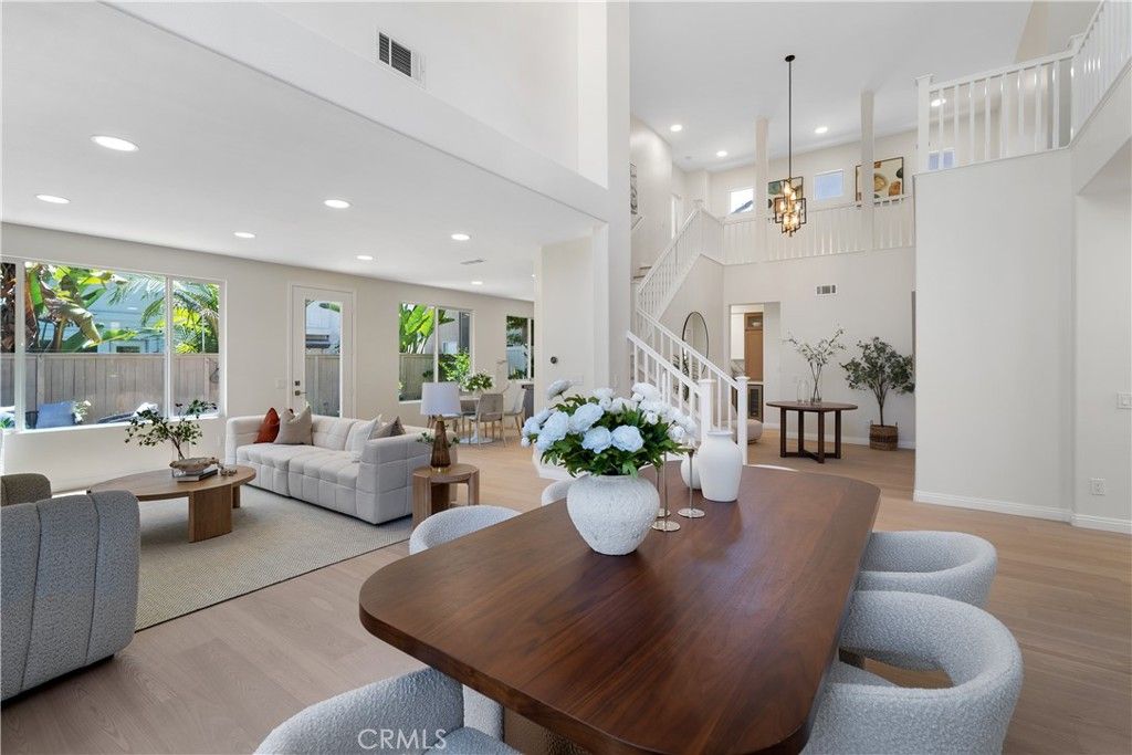 Dining room, Interior, Living room, Pendant Lights, Recessed Lighting, Wood Texture Flooring