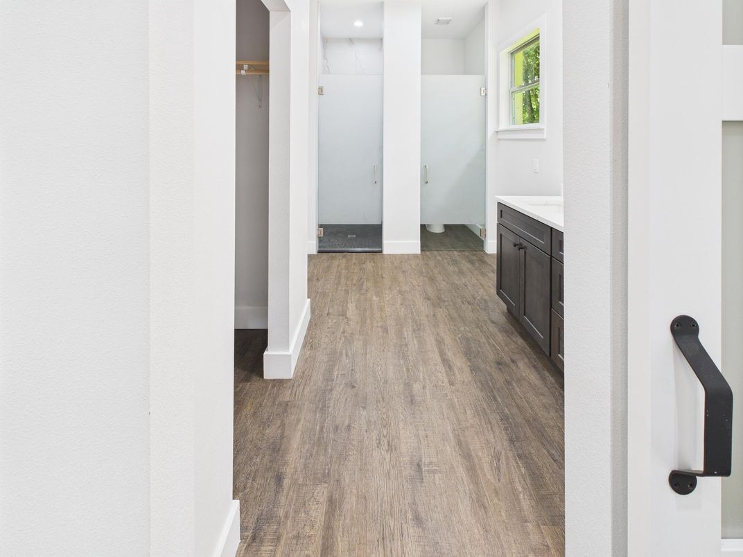 Interior, Recessed Lighting, Wood Texture Flooring