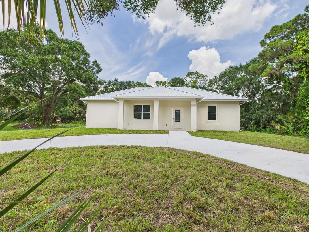 Backyard, Exterior, Facade, Ranch