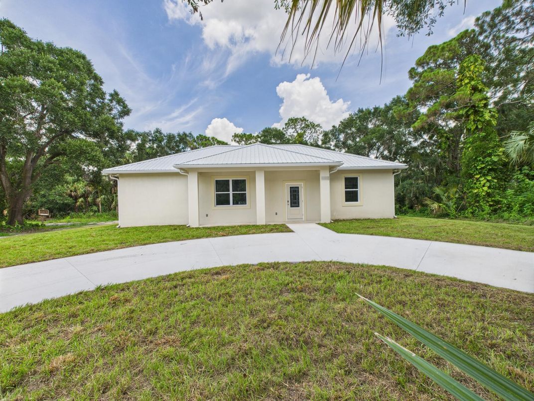 Backyard, Exterior, Facade, Ranch