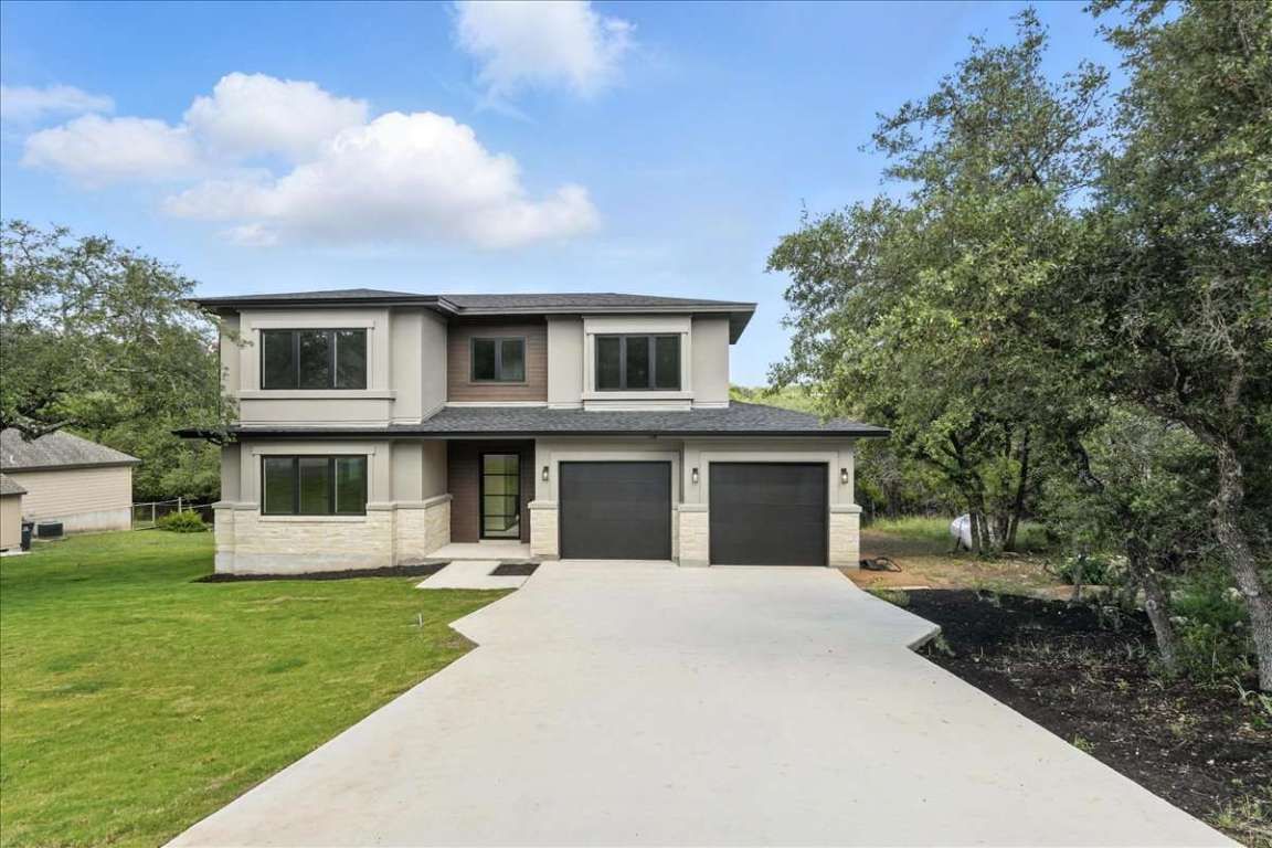 Attached, Exterior, Facade, Split Level