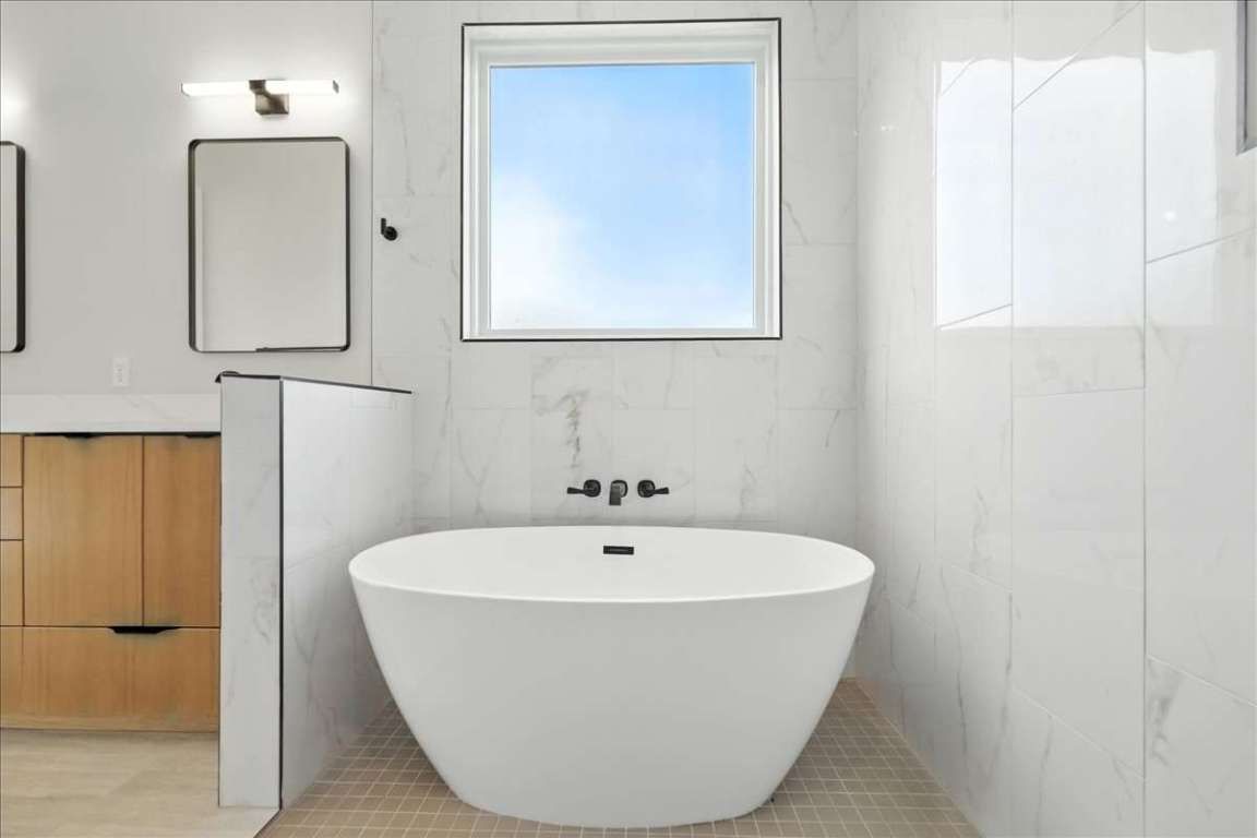Bathroom, Free Standing Baths, Interior, Marble Walls