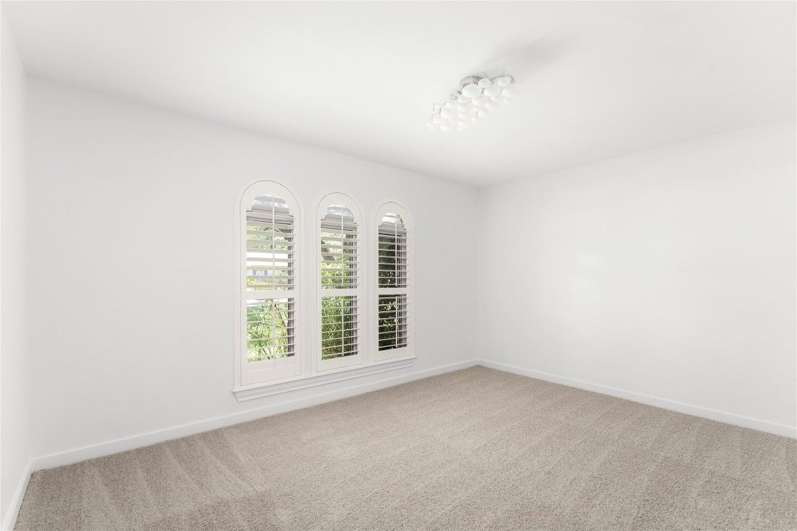 Empty room, Interior