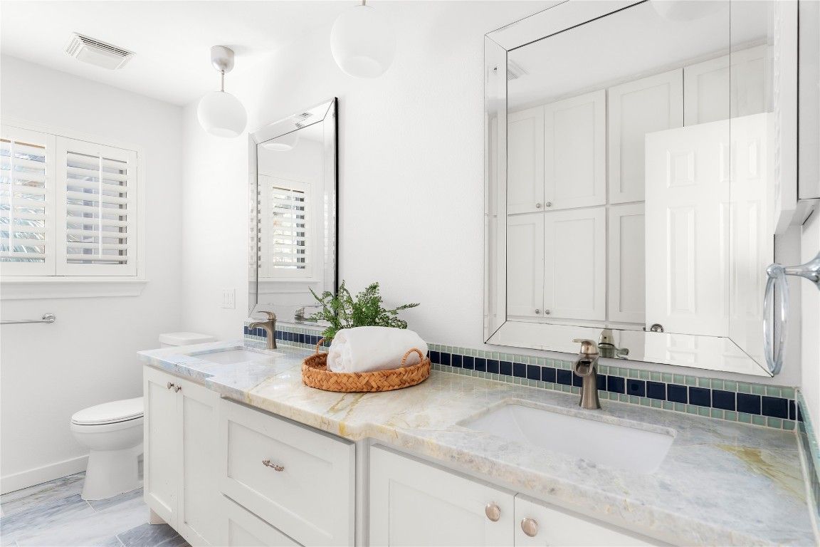 Bathroom, Dual Sink Vanities, Interior