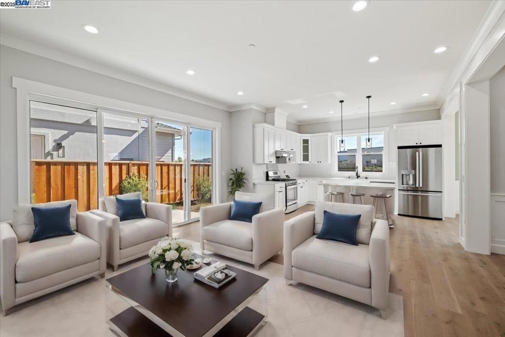 Interior, Kitchen, Living room, Pendant Lights, Recessed Lighting, Stainless Steel Appliances, Wood Texture Flooring