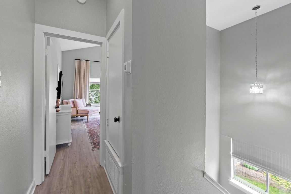 Interior, Pendant Lights, Wood Texture Flooring