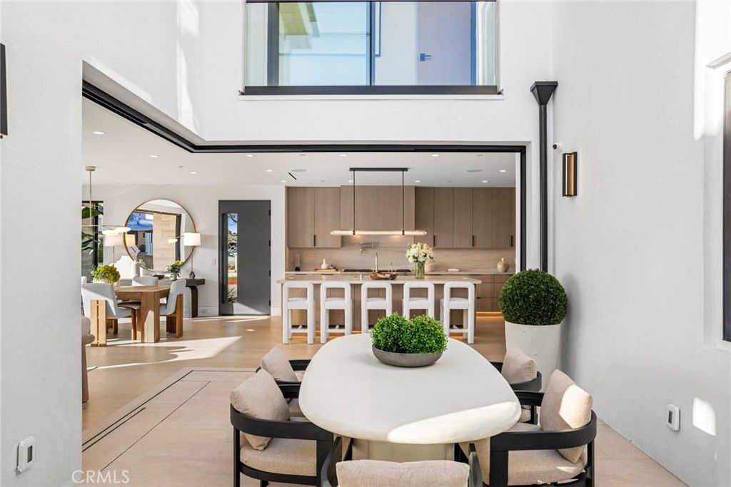 Dining room, Interior, Kitchen, Pendant Lights, Recessed Lighting, Wood Texture Flooring