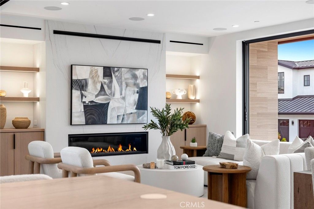 Fireplace, Interior, Living room, Recessed Lighting
