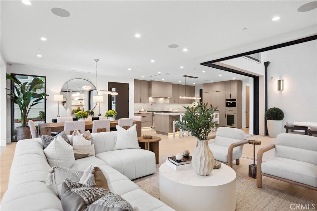 Dining room, Interior, Kitchen, Living room, Pendant Lights, Recessed Lighting, Stainless Steel Appliances