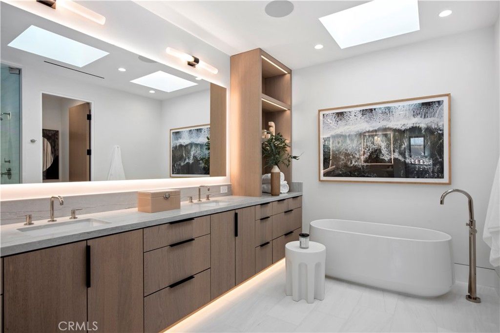 Bathroom, Dual Sink Vanities, Free Standing Baths, Interior, Recessed Lighting