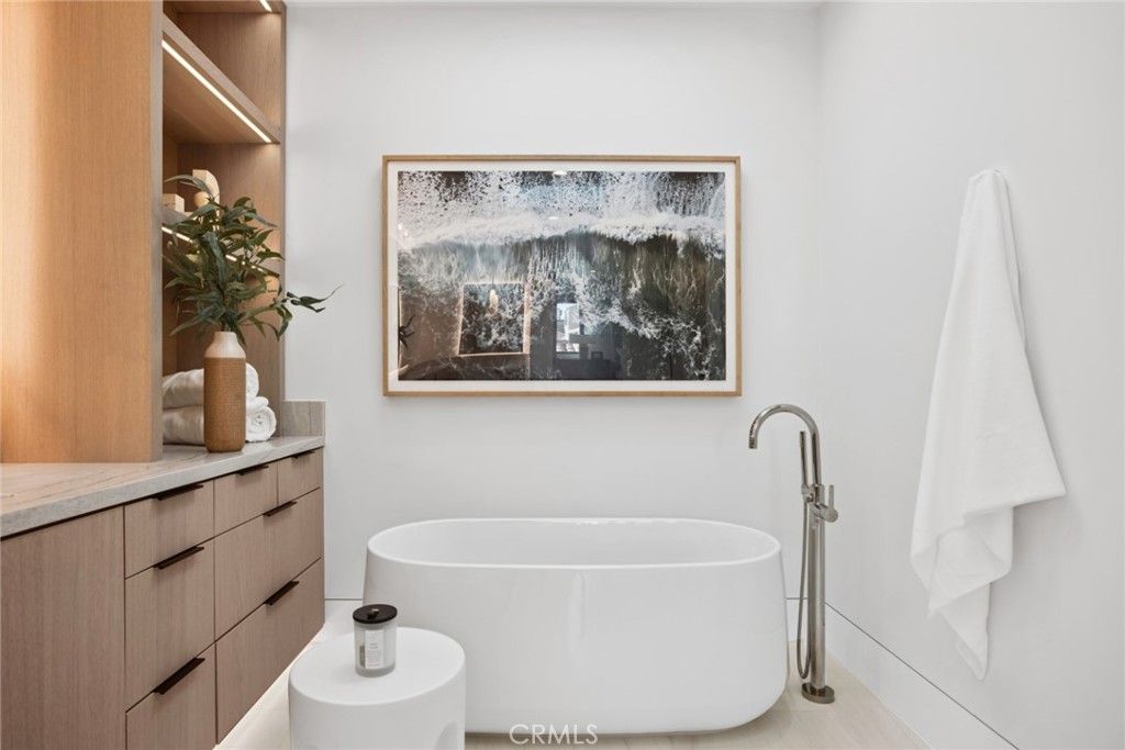 Bathroom, Free Standing Baths, Interior