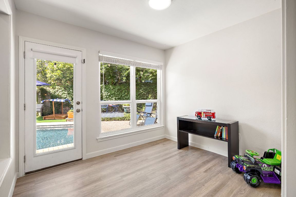 Interior, Recessed Lighting, Wood Texture Flooring