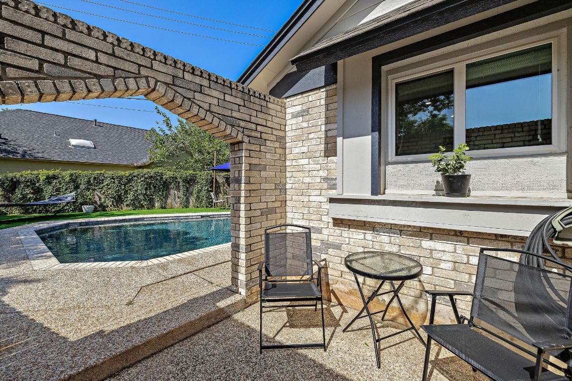 Exterior, Pool