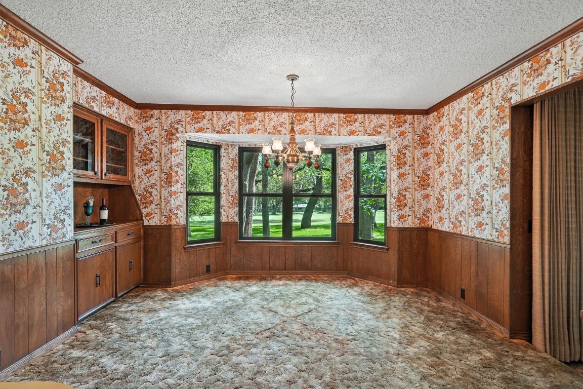 Chandelier, Empty room, Interior