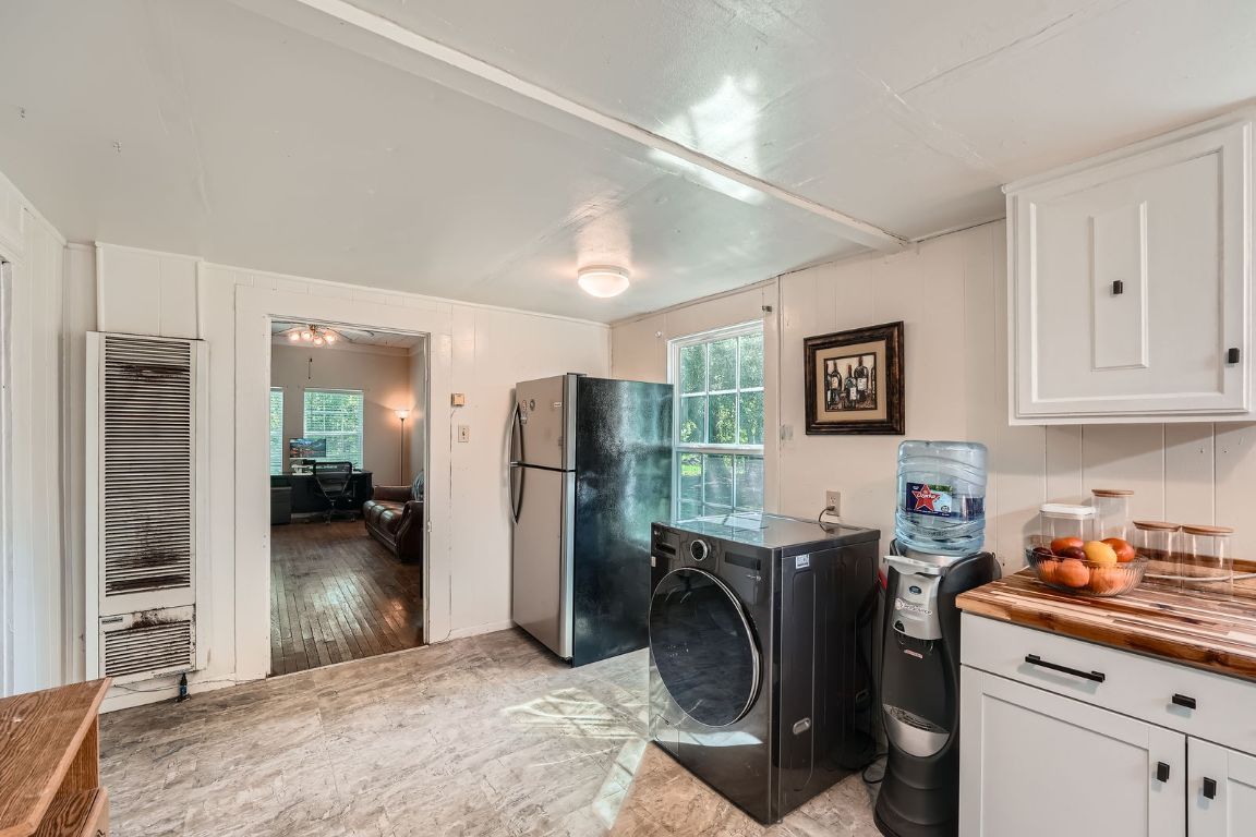 Interior, Washer, Wood Texture Flooring