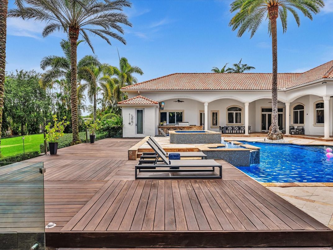 Exterior, Pool