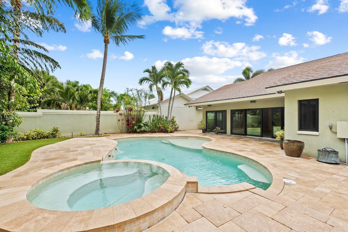 Exterior, Pool