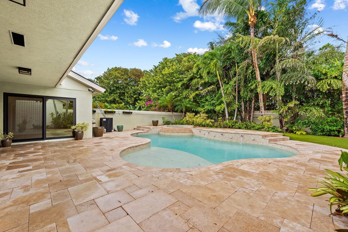 Exterior, Pool