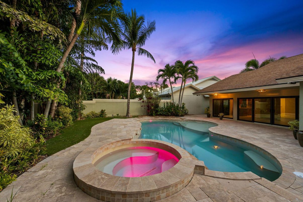 Exterior, Pool