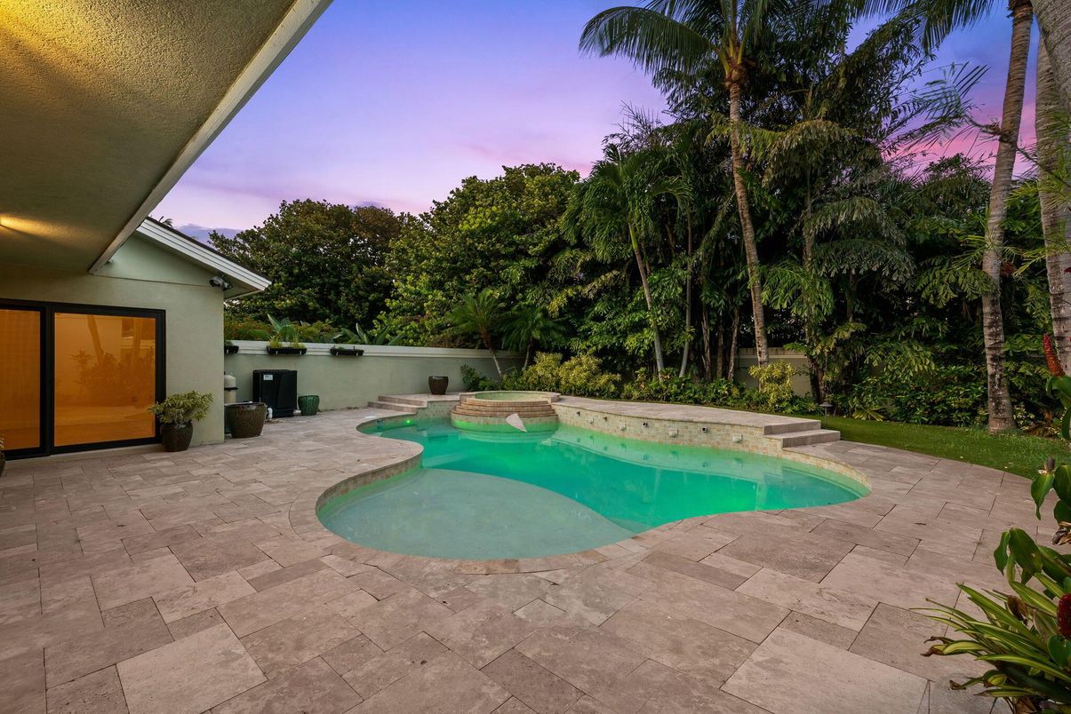 Exterior, Pool