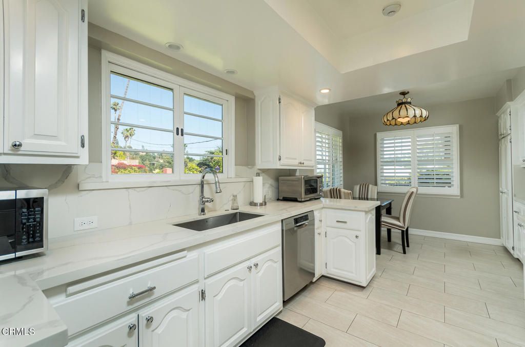 Dining room, Interior, Kitchen, Recessed Lighting