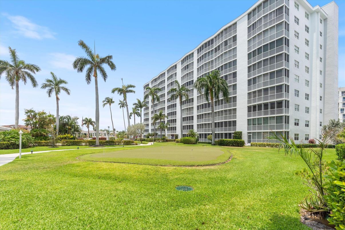 Backyard, Exterior, Facade, Condo Building
