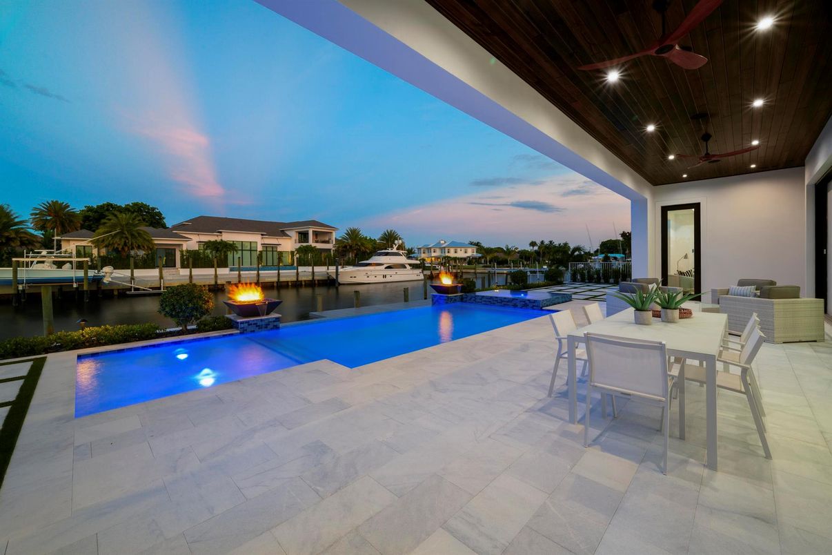 Exterior, Pool, Water