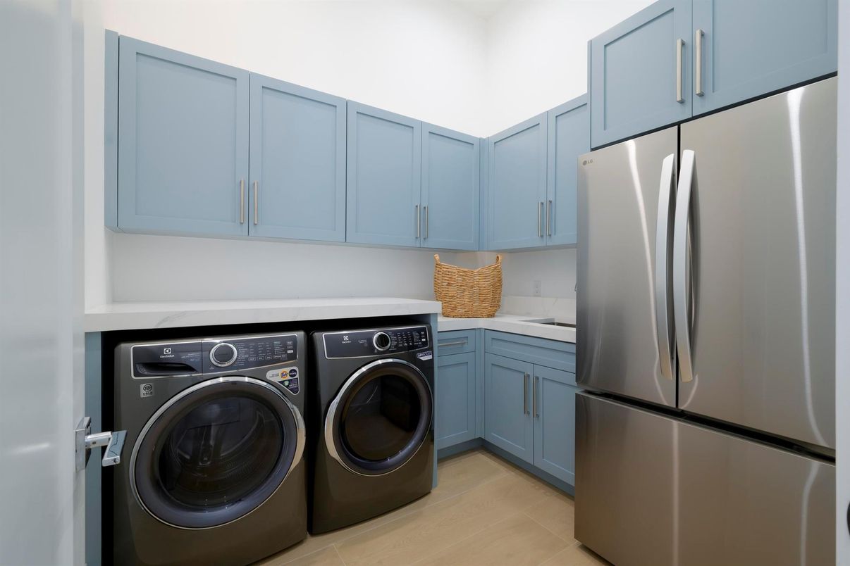 Interior, Washer, Wood Texture Flooring